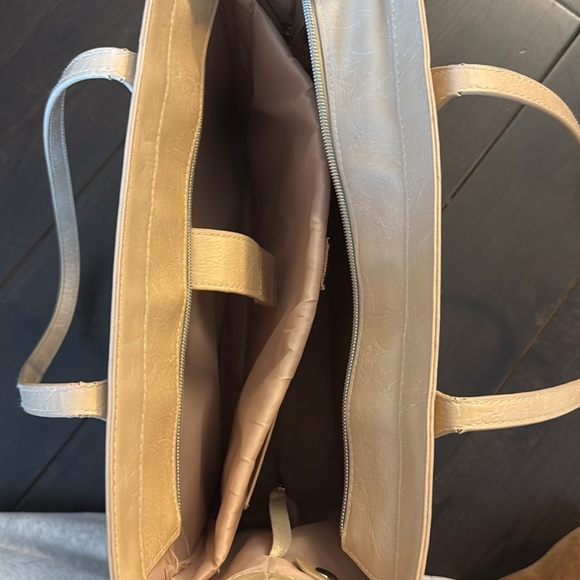 Beis Work Tote in Beige - Picture 7 of 8